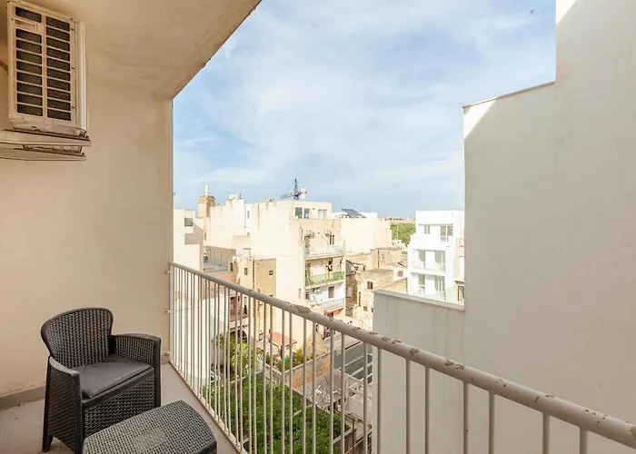 Stylish 1-bedroom In Malta Apartment *