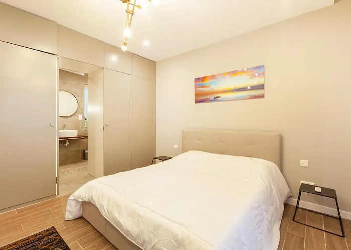 Stylish 1-bedroom In Malta Apartment